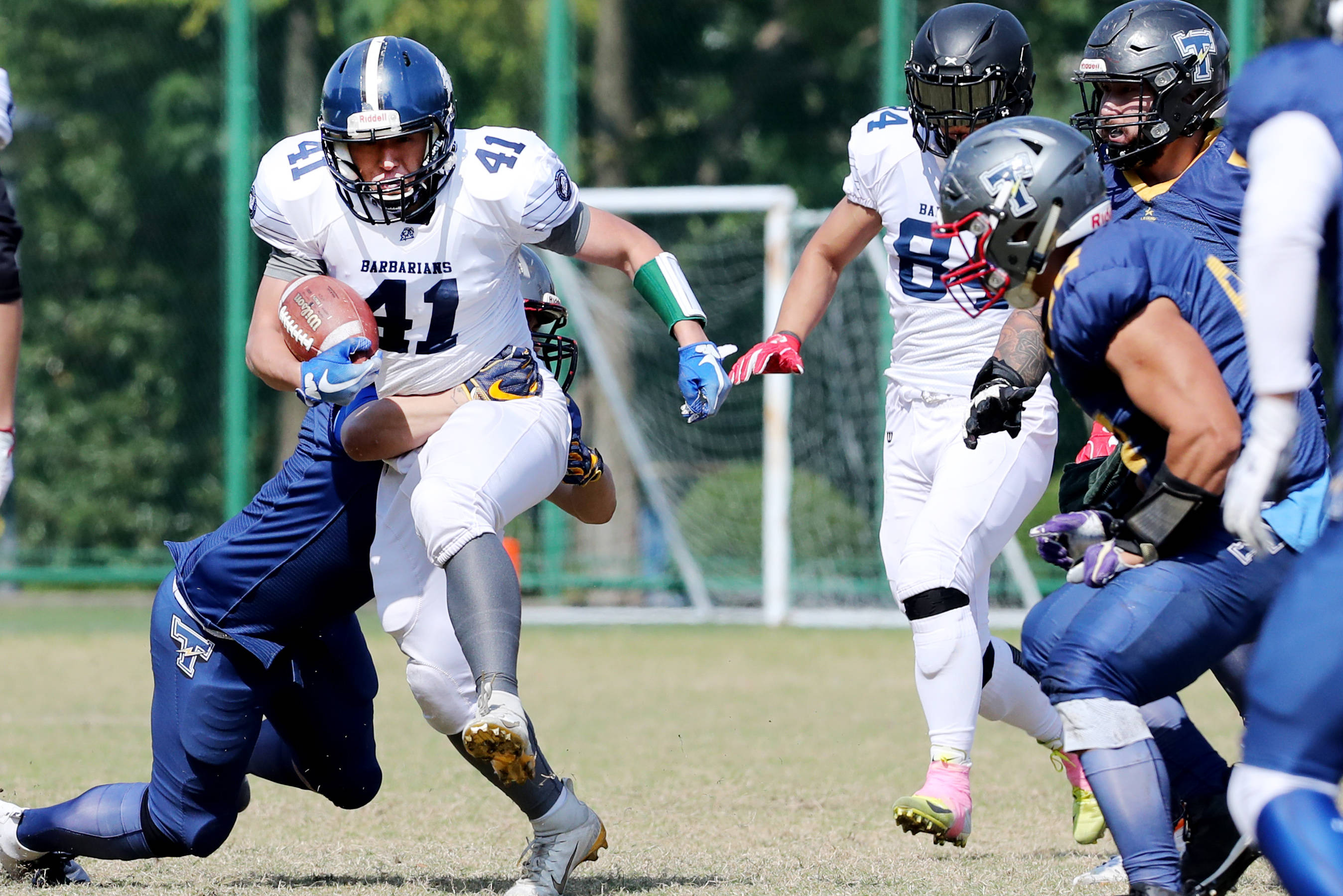 包含焦点大战：橄榄球上演巅峰碰撞的词条