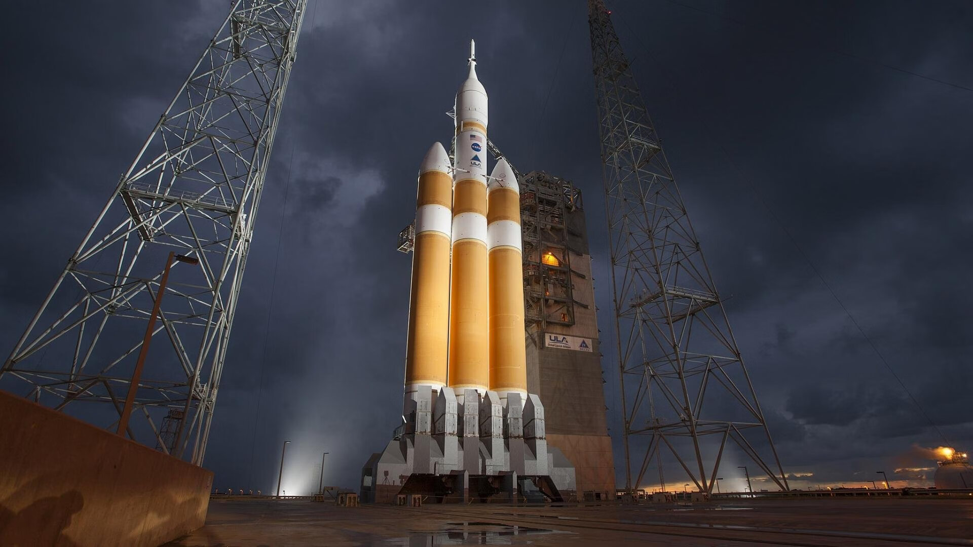 钢铁、沥青与风眼，当F1遇见曼城，谁在冲击洪都拉斯？